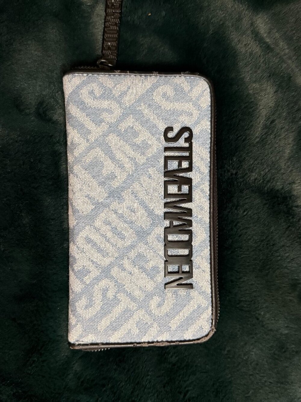 Steve Madden Blue & White Monogram Zip Around WalletSteve Madden Blue & White Mo